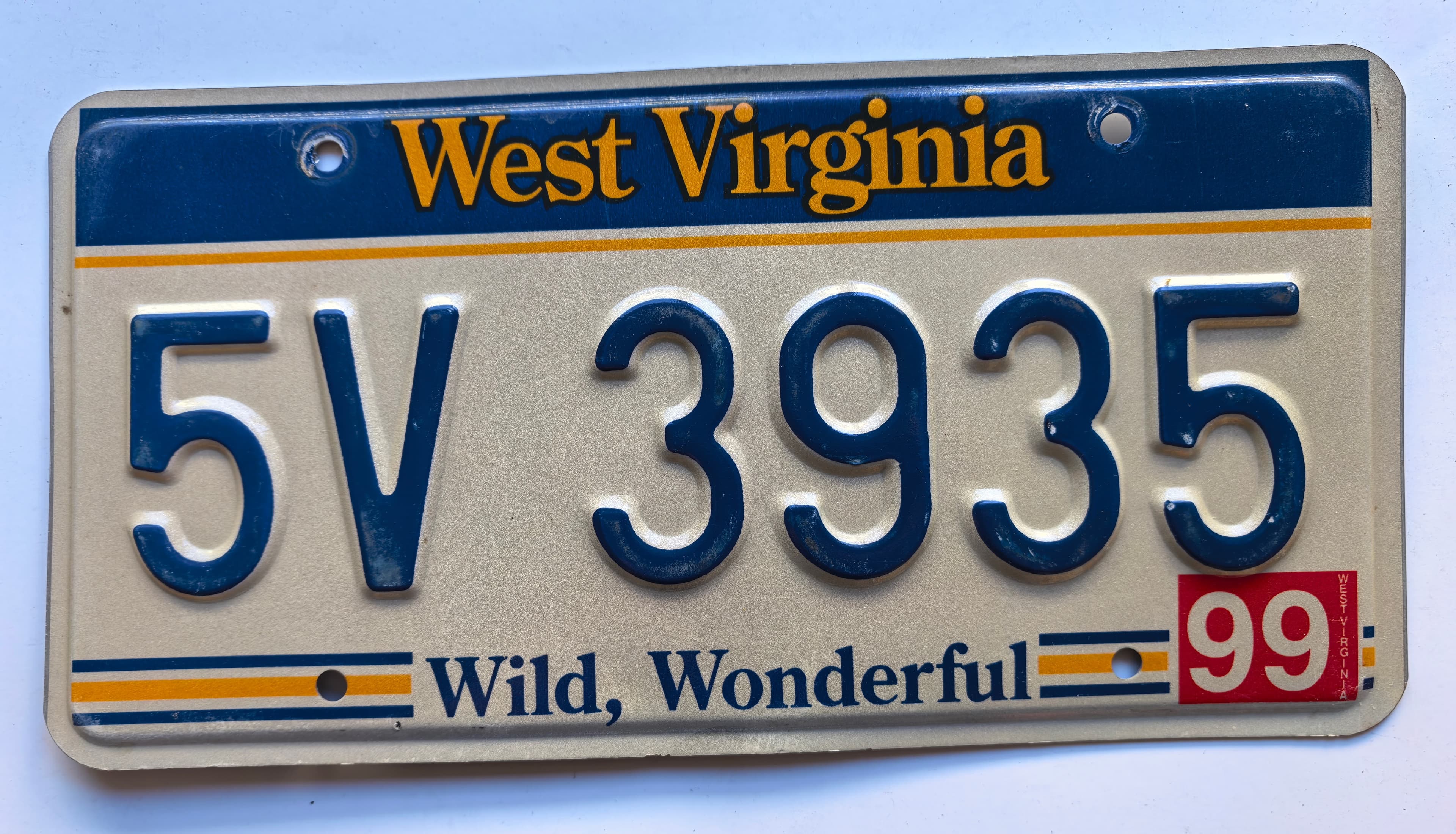 USA Kennzeichen - West Virginia - 5V 3935, view 1