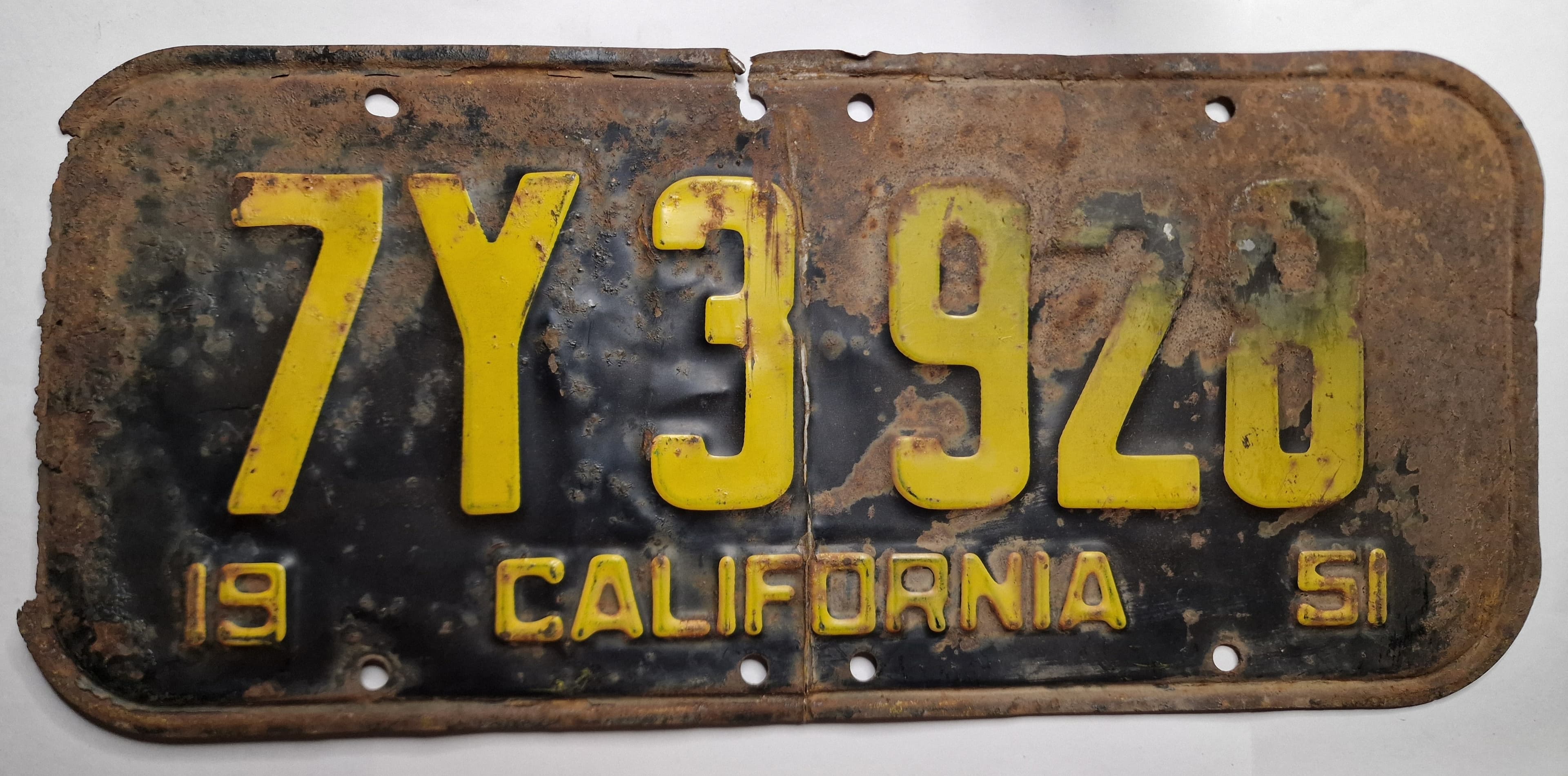 California - BLACK PLATE 7Y 3928